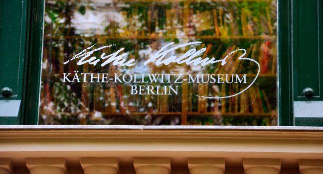 The K&#xe4;the Kollwitz Museum in Berlin owns one of the largest collections of works by the German artist K&#xe4;the Kollwitz (1867&#x2013;1945). Kollwitz lived and worked in Berlin's Prenzlauer Berg for over 50 years. The museum opened in 1986 and now ow