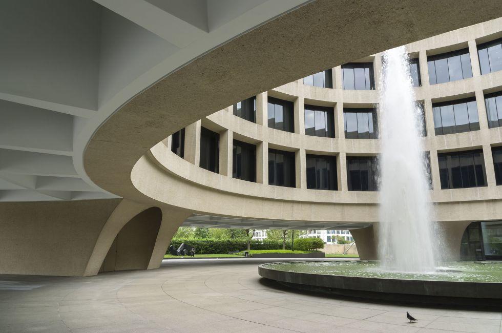 Hirschhorn Museum with Fountain; Shutterstock ID 143097391; Project/Title: 15 Art Museums Showcasing the Art of America's Greatest Collectors; Downloader: Fodor's Travel