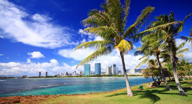 A view of Ala Moana from the park-lands point, situated on the island of Oahu, Hawaii.