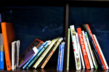 3-library-hebrew.jpg