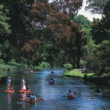 New-Zealand-Christchurch-Avon-River.jpg