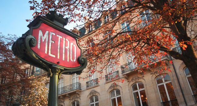Metro sign in Paris - horizontal