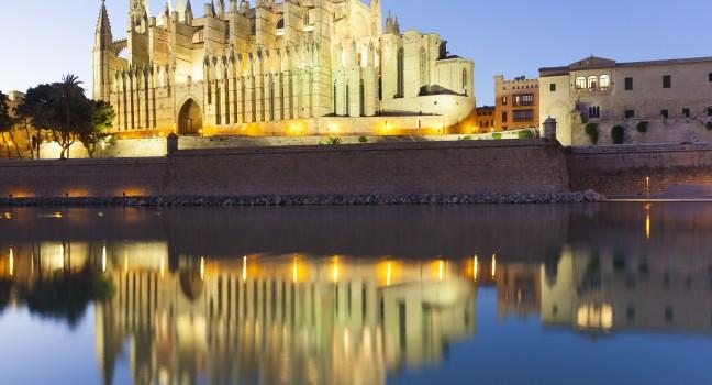 Cathedral of Palma de Mallorca at sunset, Balearic Island, Spain.