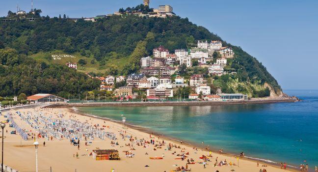SAN SEBASTIAN, SPAIN - SEP 10: Beach of La Concha on September 10, 2012 in San Sebastian, Spain. With length of 1350 meters and 40 meters wide, it is one of the most famous urban beaches in Spain.