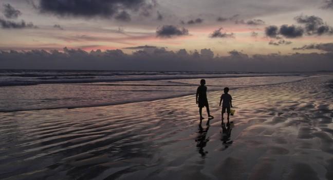 Beach Scene at Twilight. Chiriqui, Panama ( 