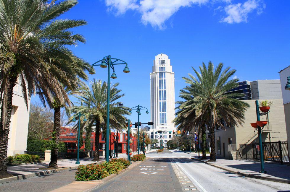 A horizontal view of downtown Orlando, Florida, looking north on Magnolia Avenue at the Orange County courthouse 