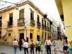 Tour group in the center of Havana. Architecture and ancient historical buildings. The buildings were built by the Spaniards in the 17-19 centuries. The structure of the colonial style and are protected by UNESCO. Cuba. Havana. The central part of the city