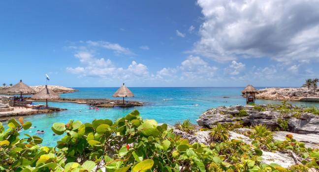 Idyllic scenery of Caribbean sea of Mexico; 
