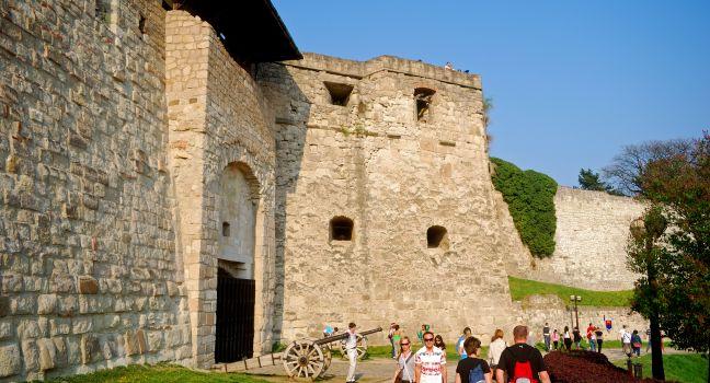 The first castle was built on the high hill named V&#xe1;rhegy at Fels&#x151;t&#xe1;rk&#xe1;ny near Eger. During the Mongol invasion in 1241, this castle was ruined, and the bishop of Eger moved it to a rocky hill in the city of Eger. On the hill, a new ca
