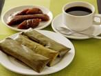 A Glutinous rice cake breakfast with coffee; 