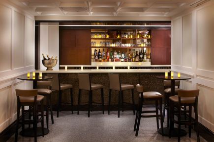 Loews Hôtel Vogue, Downtown and the Golden Square Mile