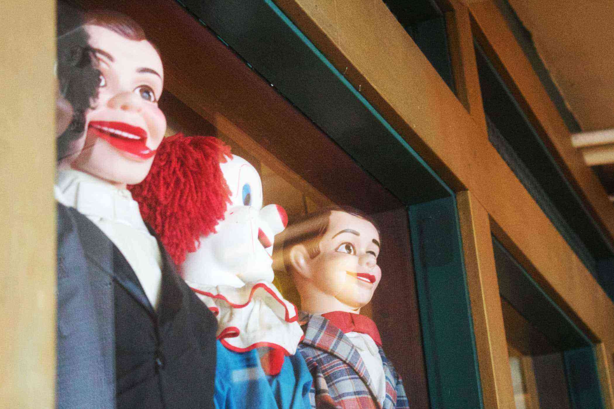window clowns