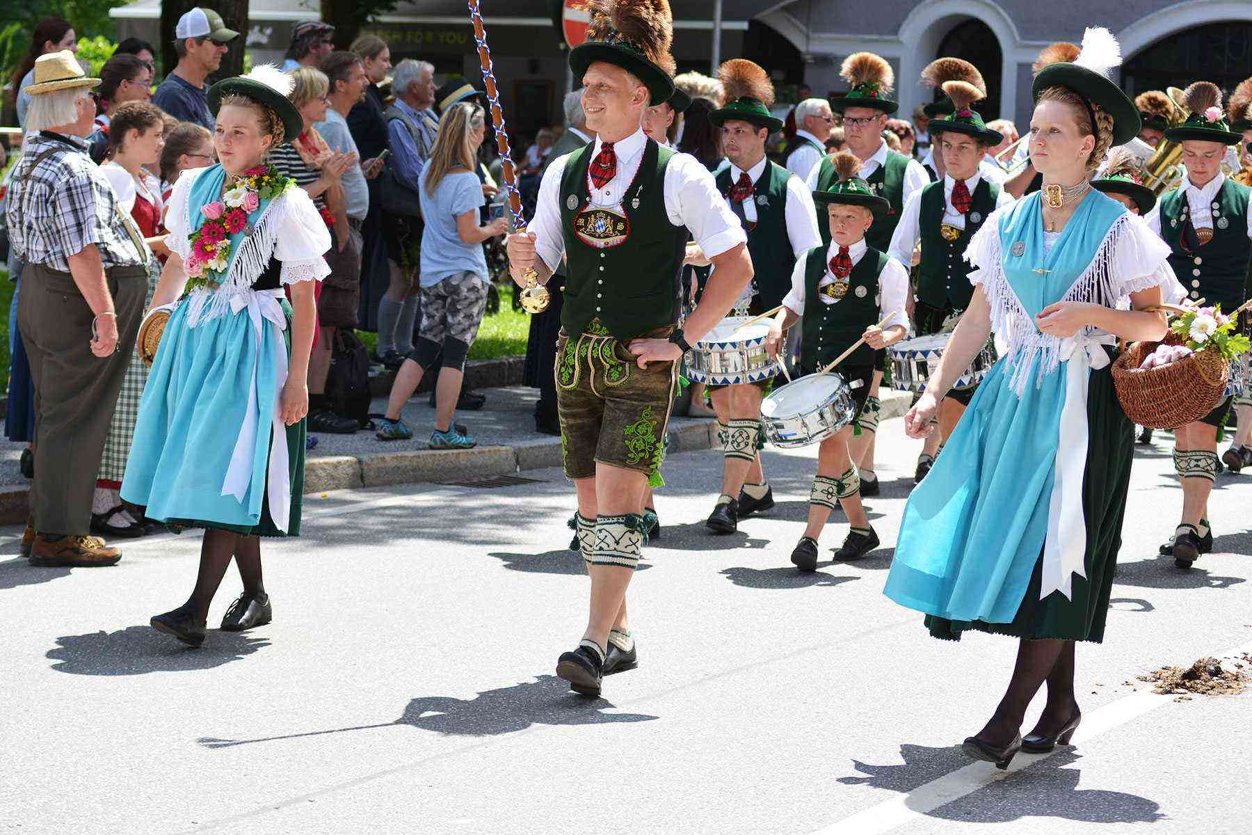 Surviving-Oktoberfest-Costumes-41
