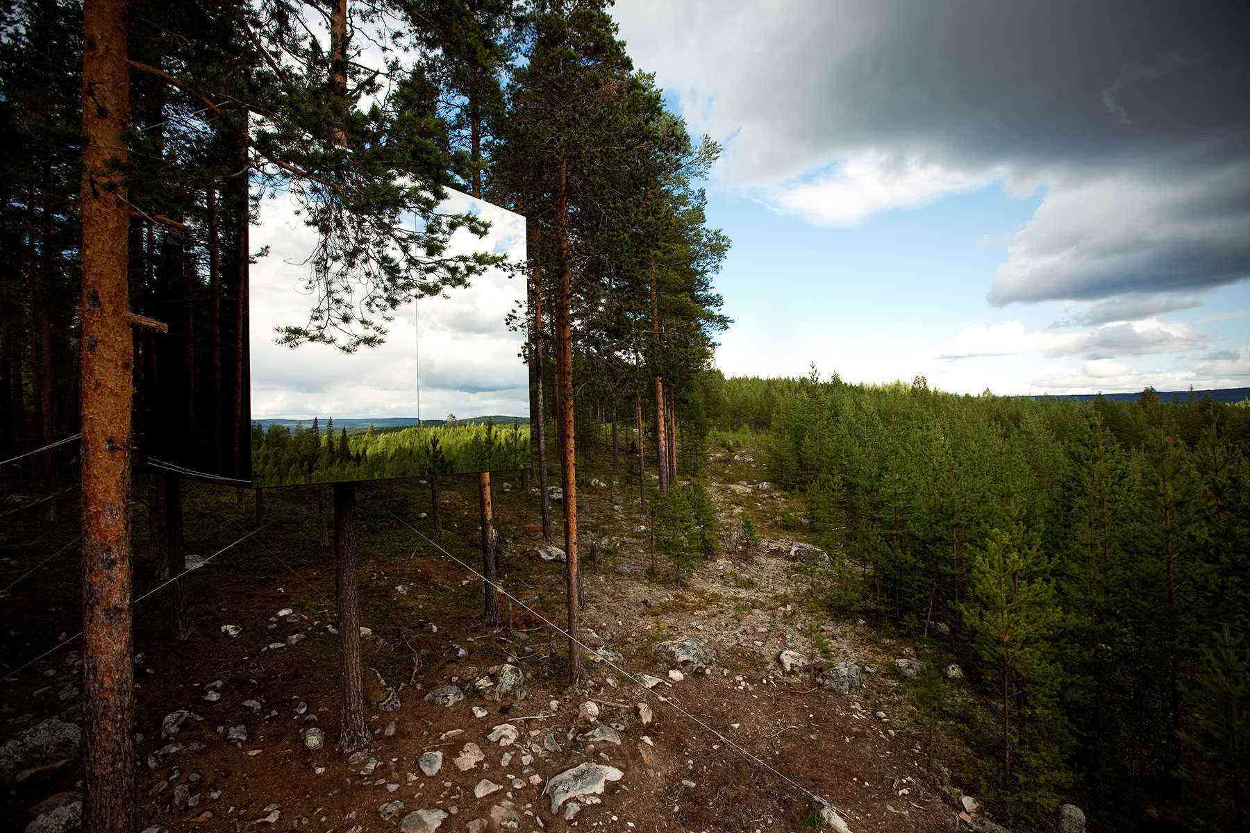 Unusual-Treehouses-Mirrorcube-2