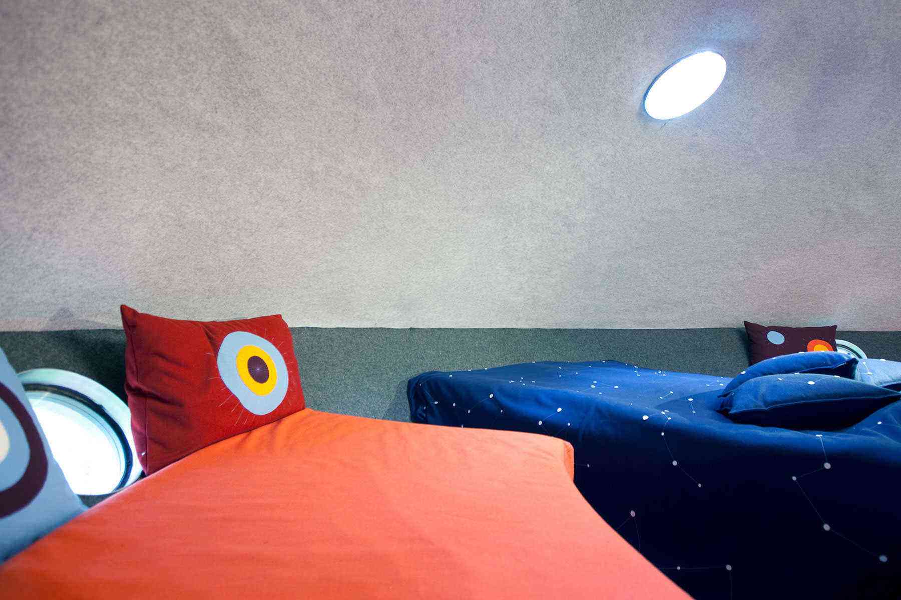 Unusual-Treehouses-UFO-2