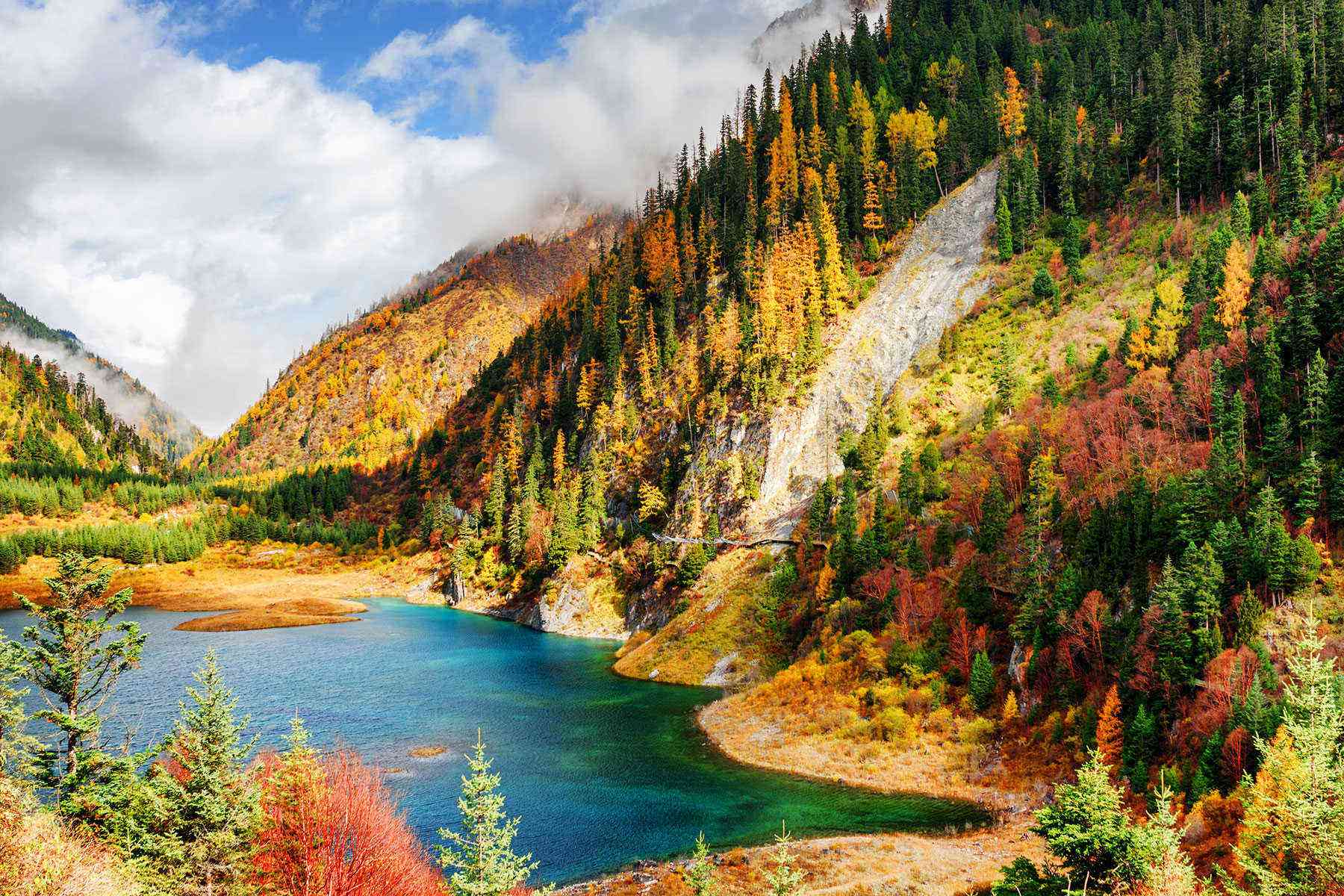 Leaf-Peeping-China-Jiuzhaigou-Valley-1