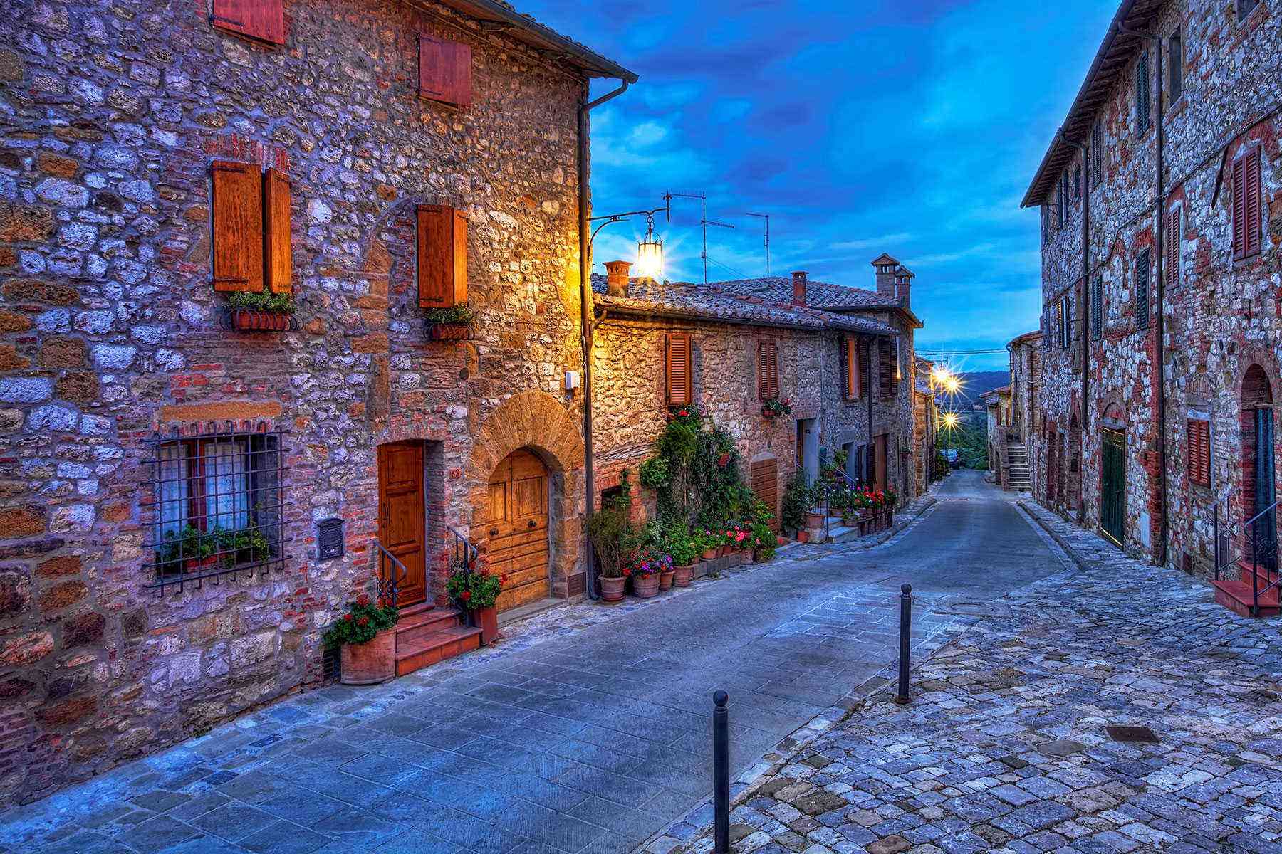 Medieval-Italian-Towns-Montefollonico