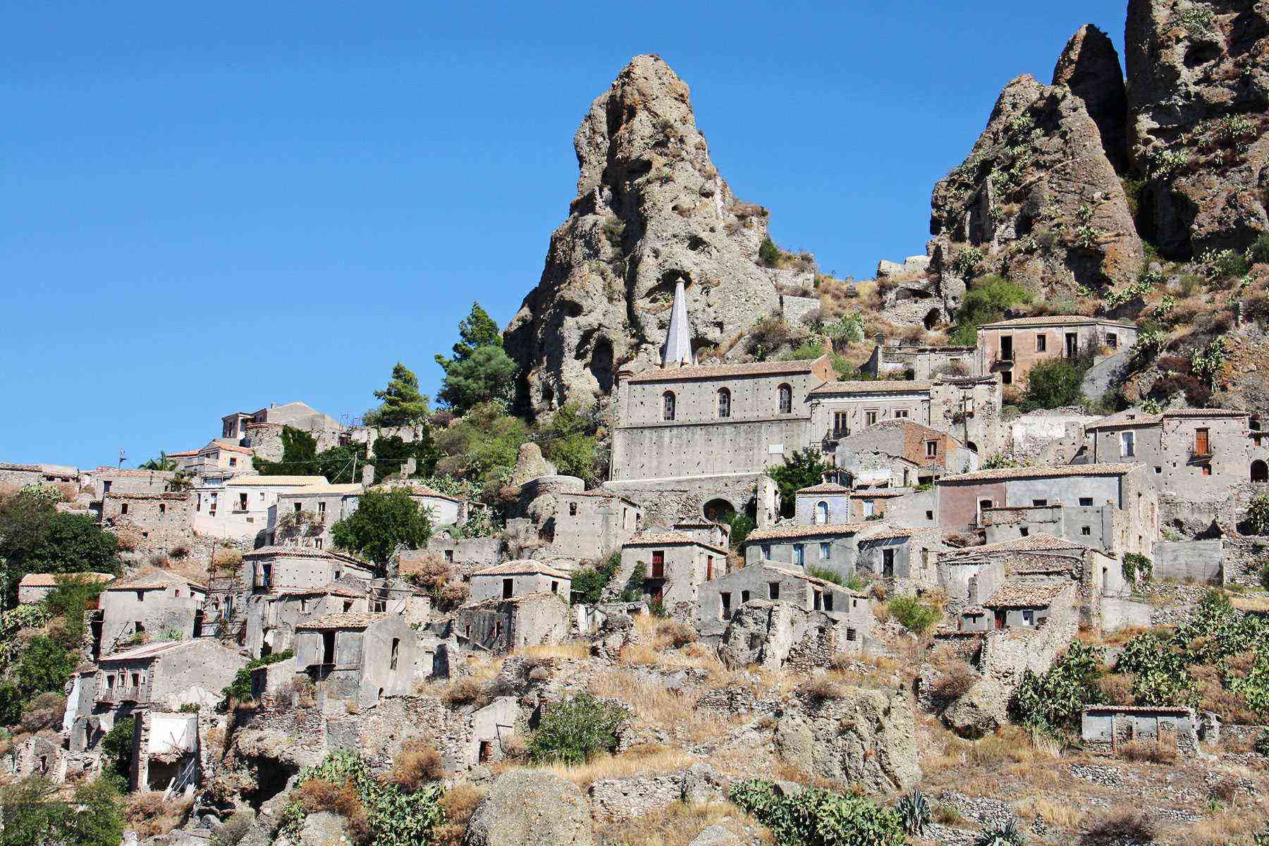 Medieval-Italian-Towns-Pentedattilo