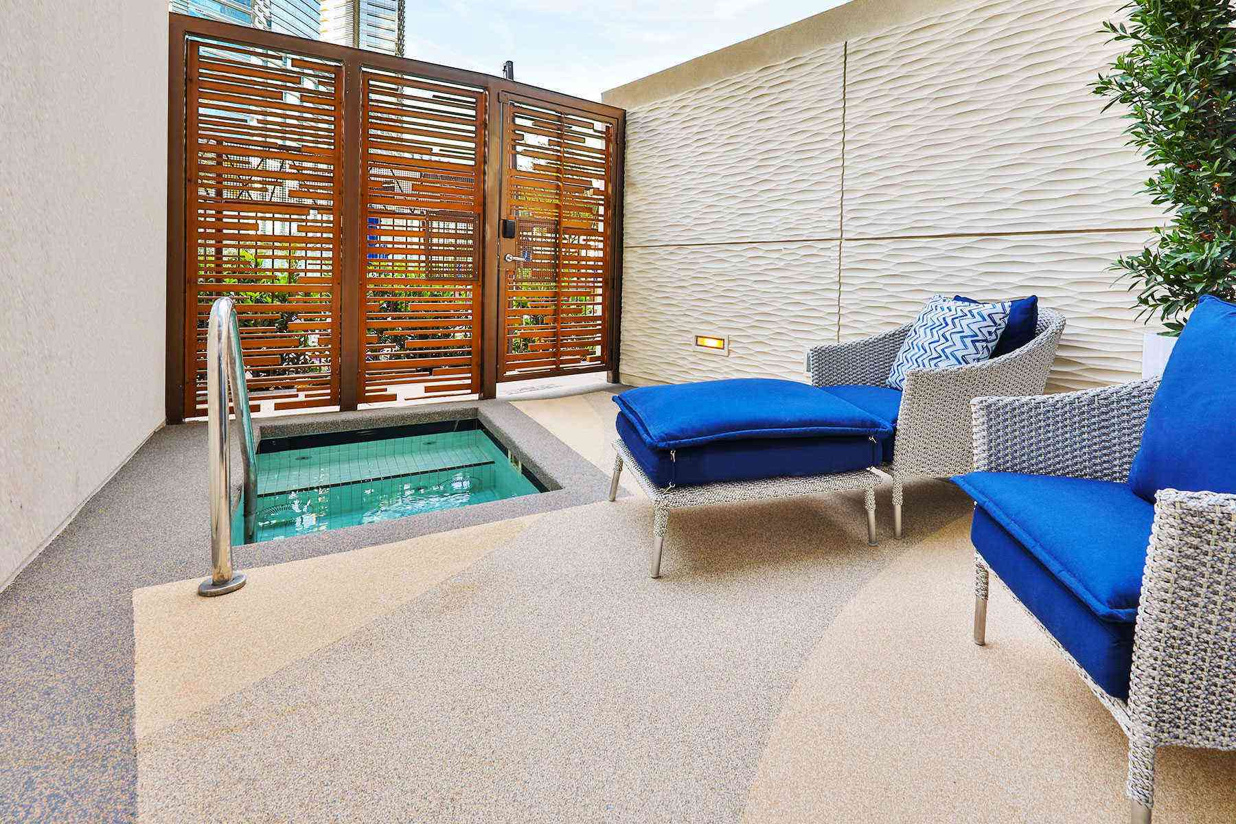 Plunge-Pools-Cosmopolitan
