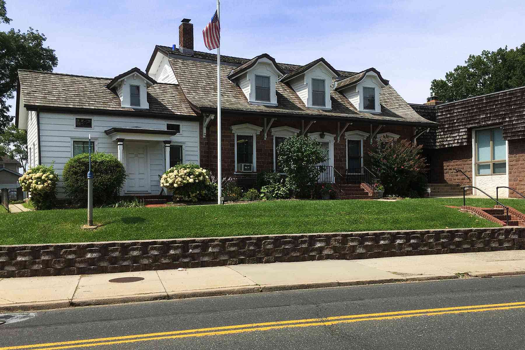 Public-Libraries-Dixon-Homestead-Library