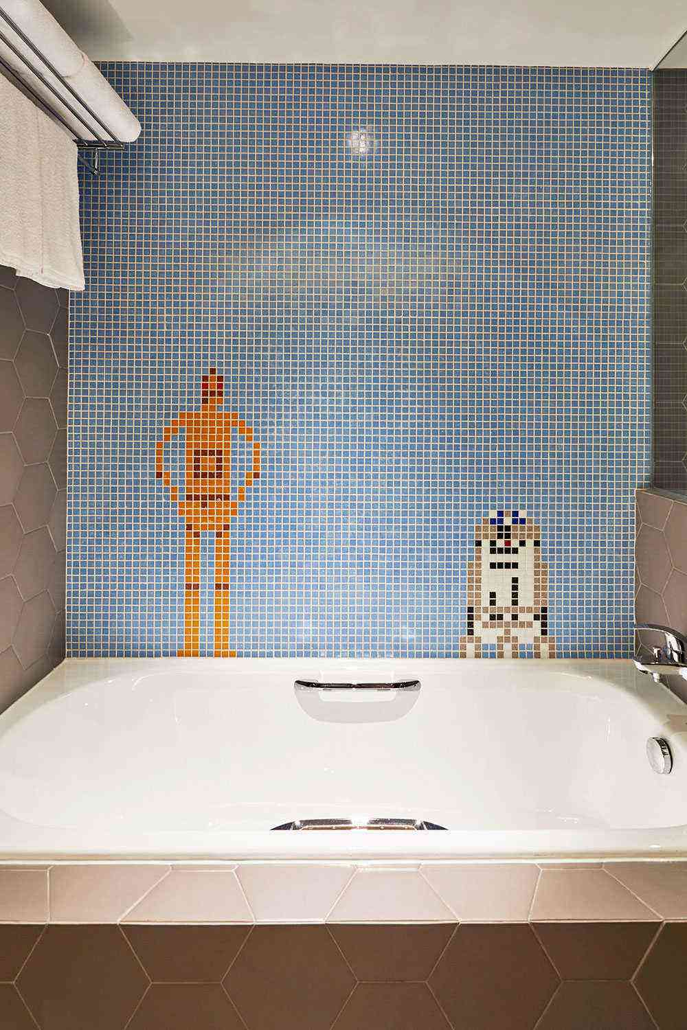 Space-Hotels-Hong-Kong-Gold-Coast-Hotel-3