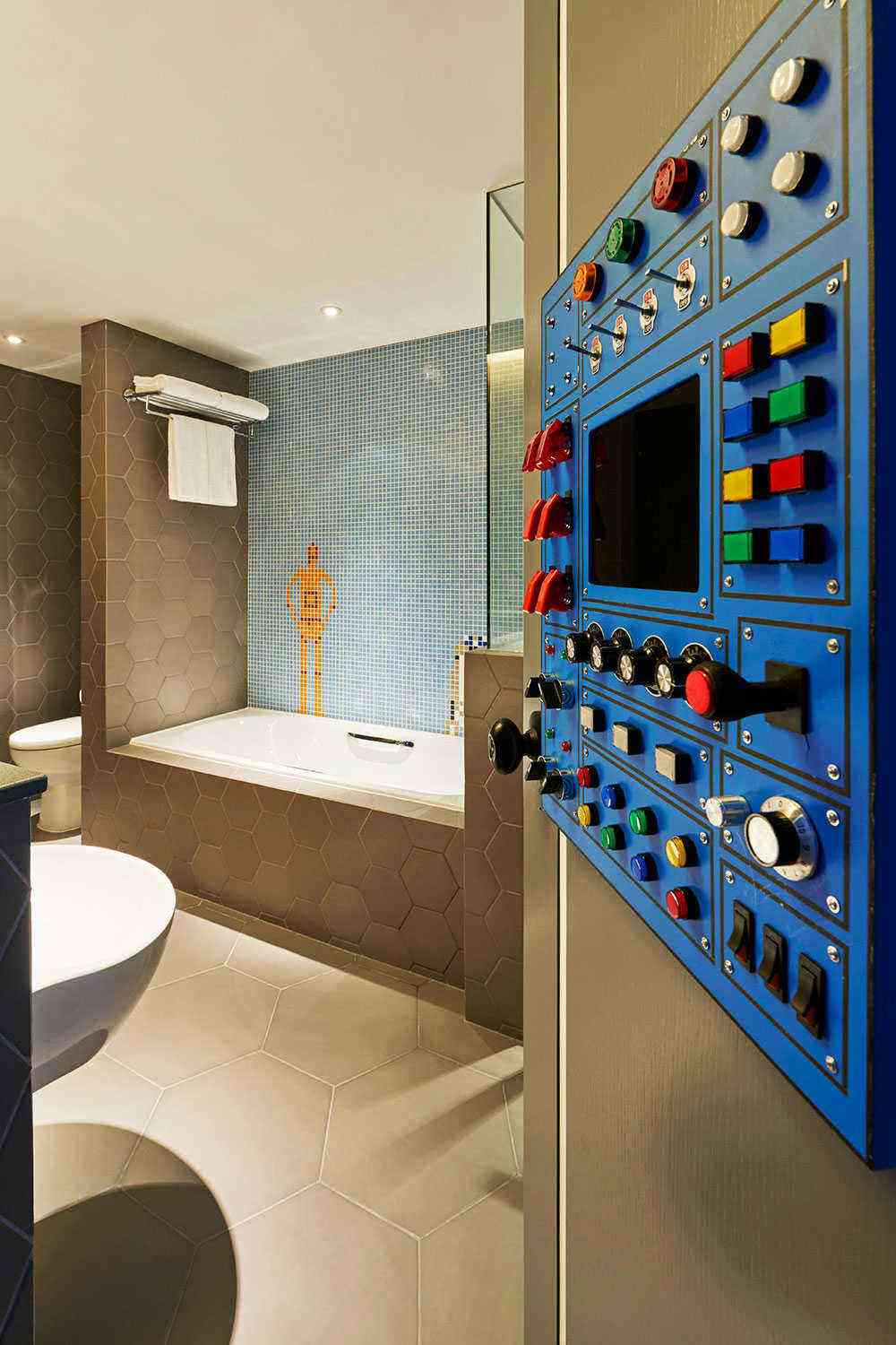 Space-Hotels-Hong-Kong-Gold-Coast-Hotel-5