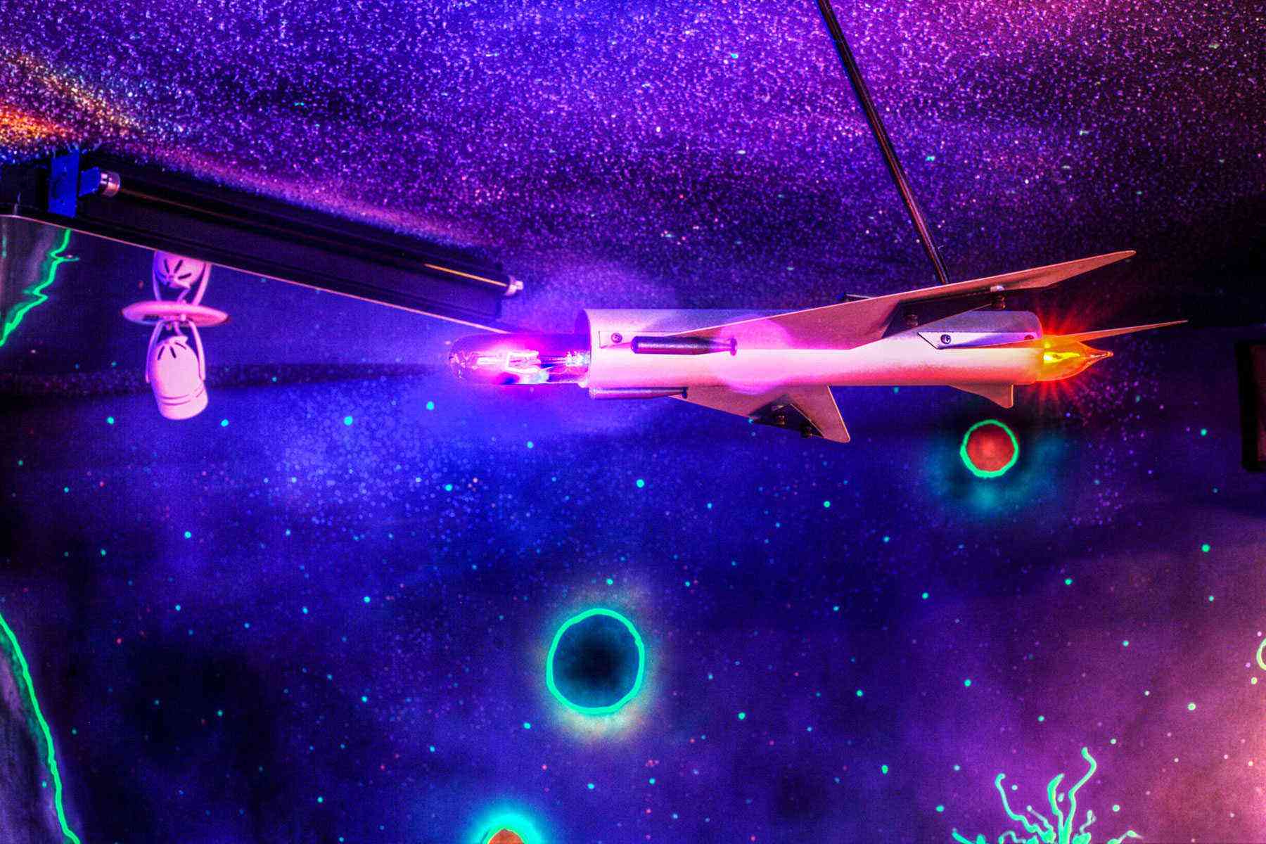 Space-Hotels-Sunset-Inn-3