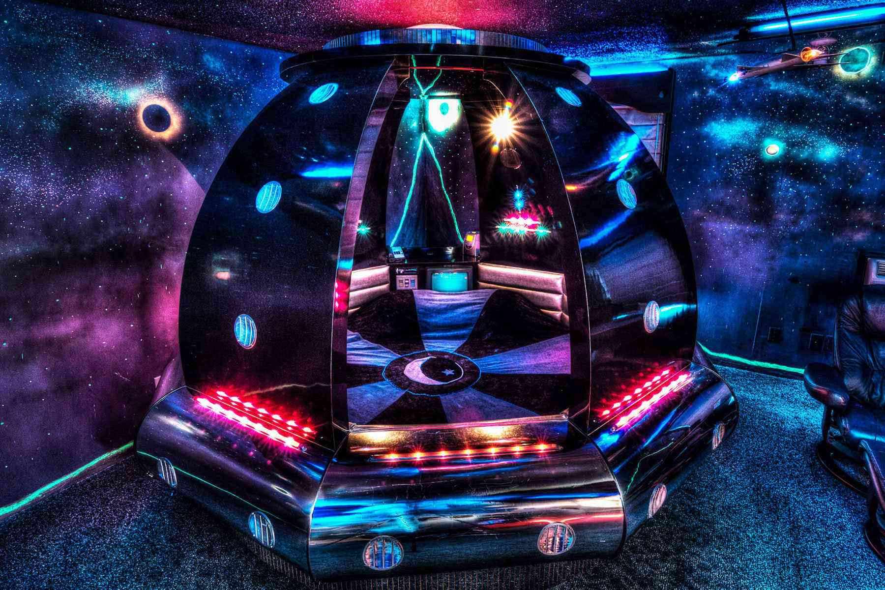 Space-Hotels-Sunset-Inn-4