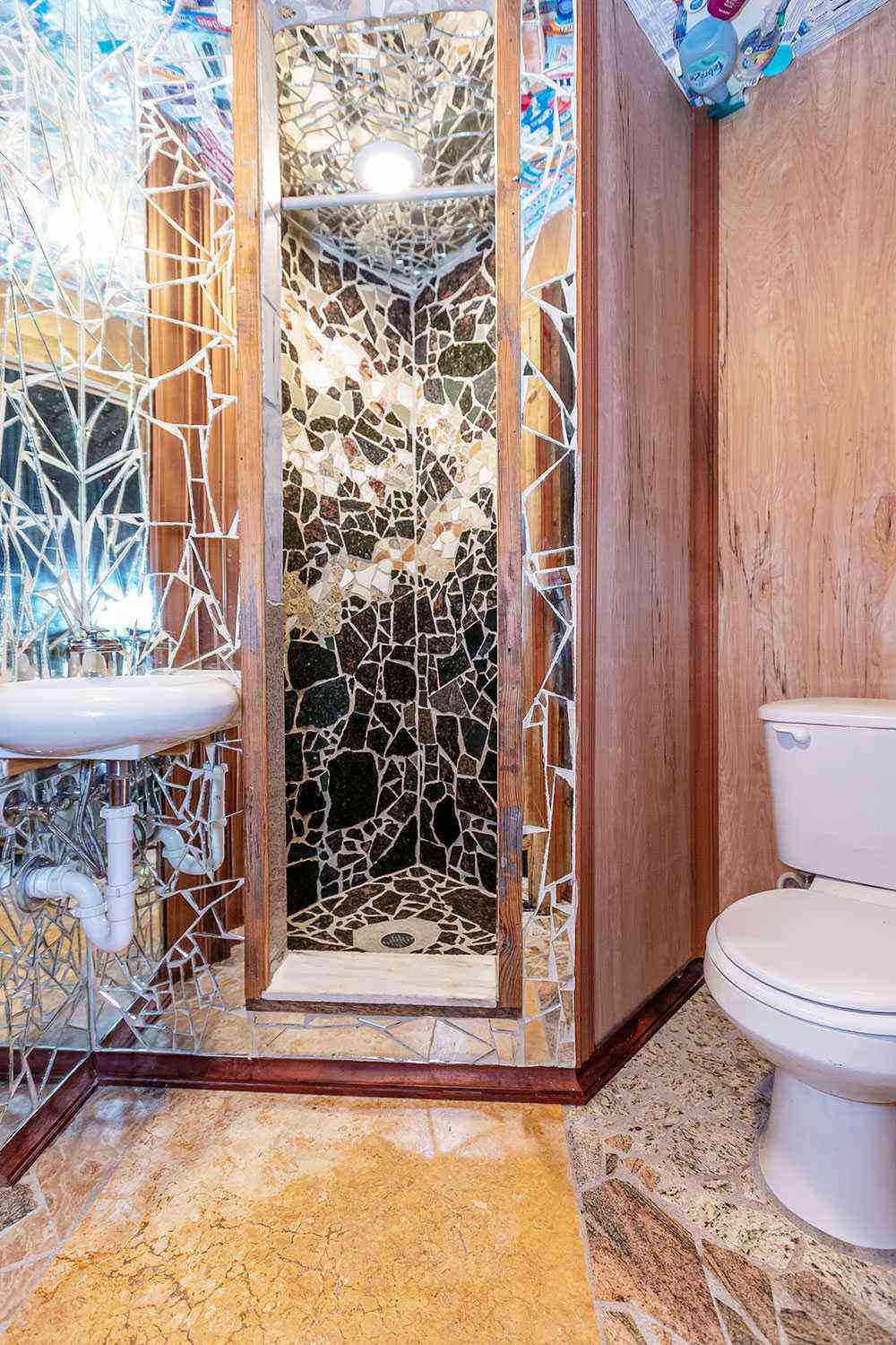 Weird-Airbnbs-Cowboy-Boot-7