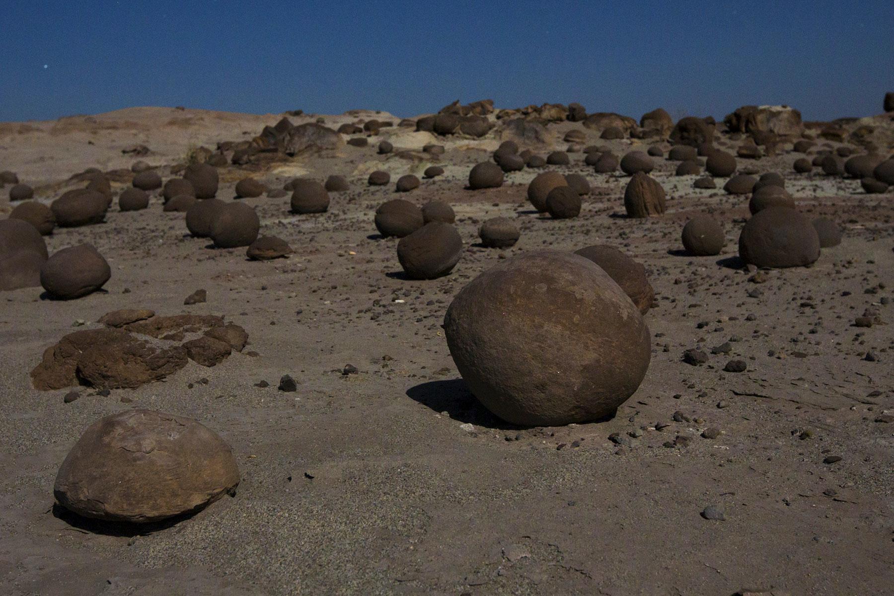 Alien-Worlds-of-Stone-Valley-of-the-Moon-2