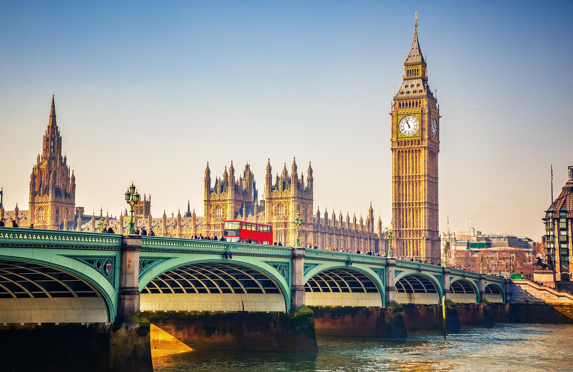 cheapest time to visit london england