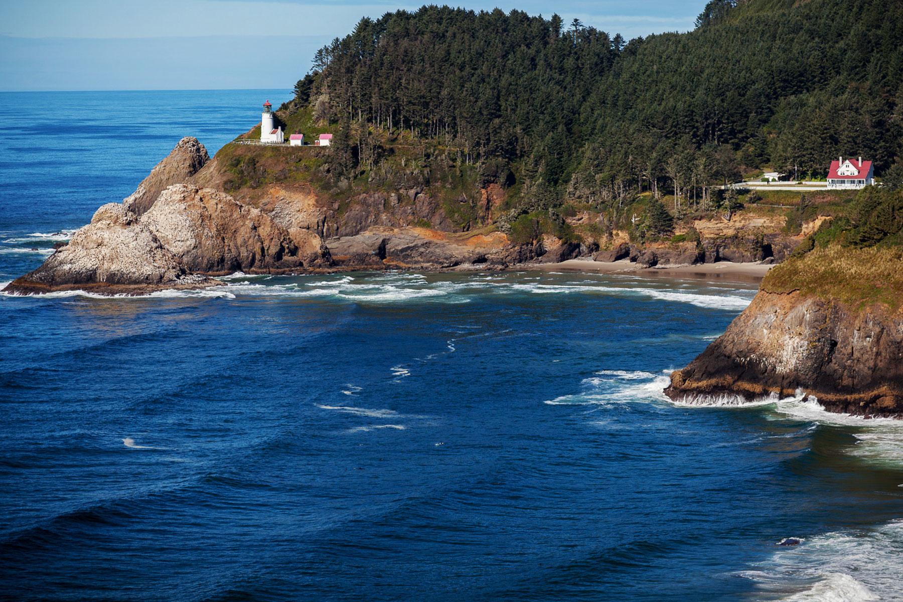 Haunted-Hotels-Heceta-Head-Lighthouse-B-B-2