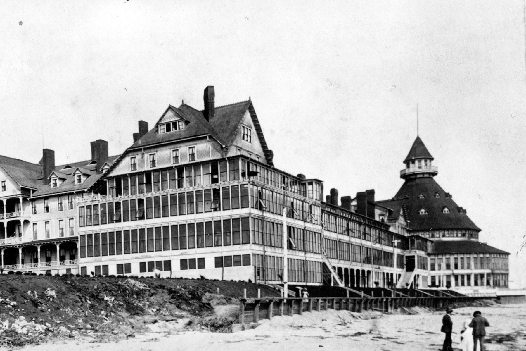 Haunted-Hotels-Hotel-Del-Coronado-2