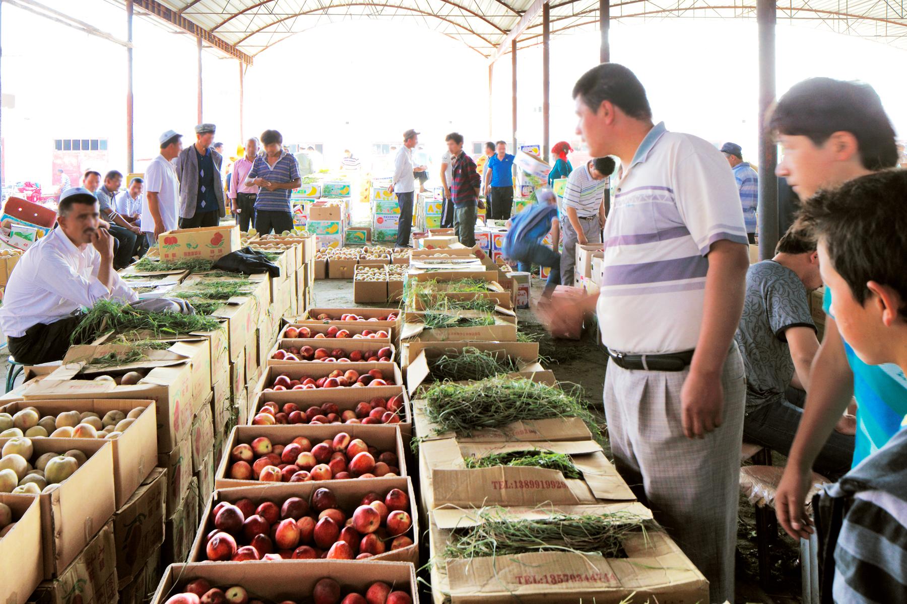 UGChina-09-SundayMarket