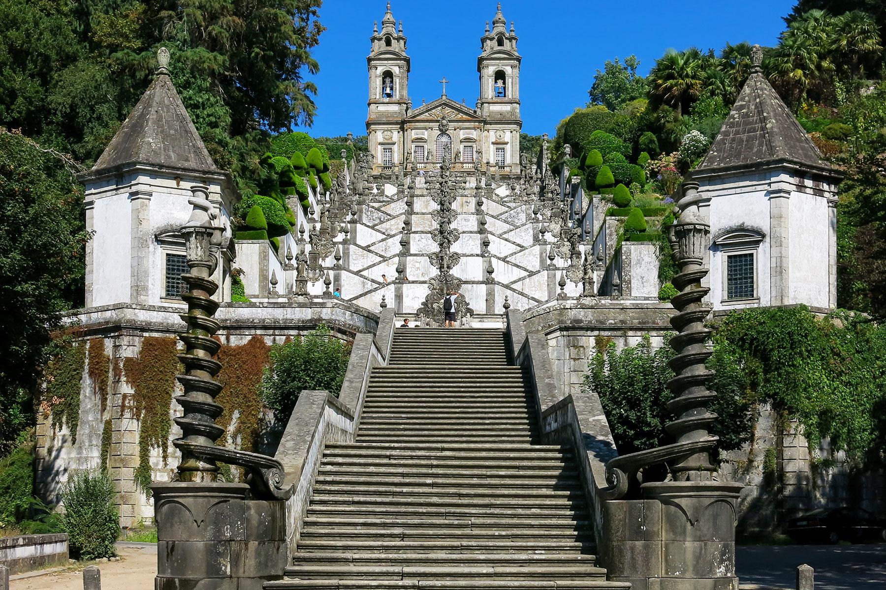 Beautiful-Staircases-Monumental-Steps-Bom-Jesus-Do-Monte-Braga