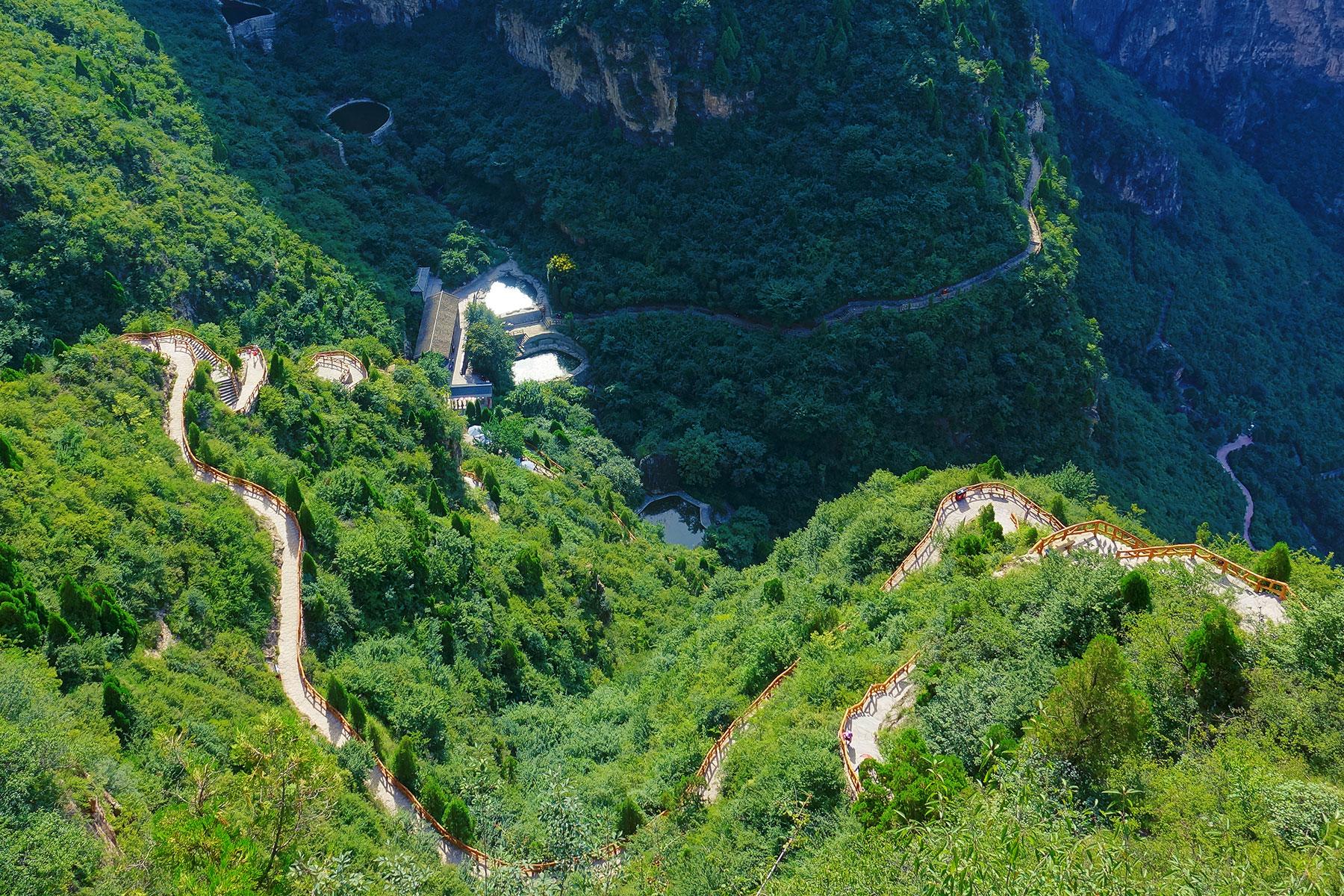 Beautiful-Staircases-Spiral-Staircase-Taihang-Mountains-Linzhou