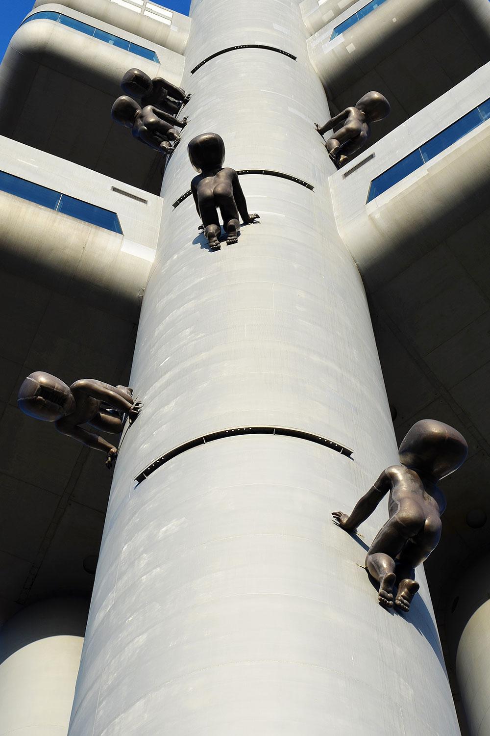 Even-More-Messed-Up-Statues-Creepy-Babies-Prague-Czech-Republic-01