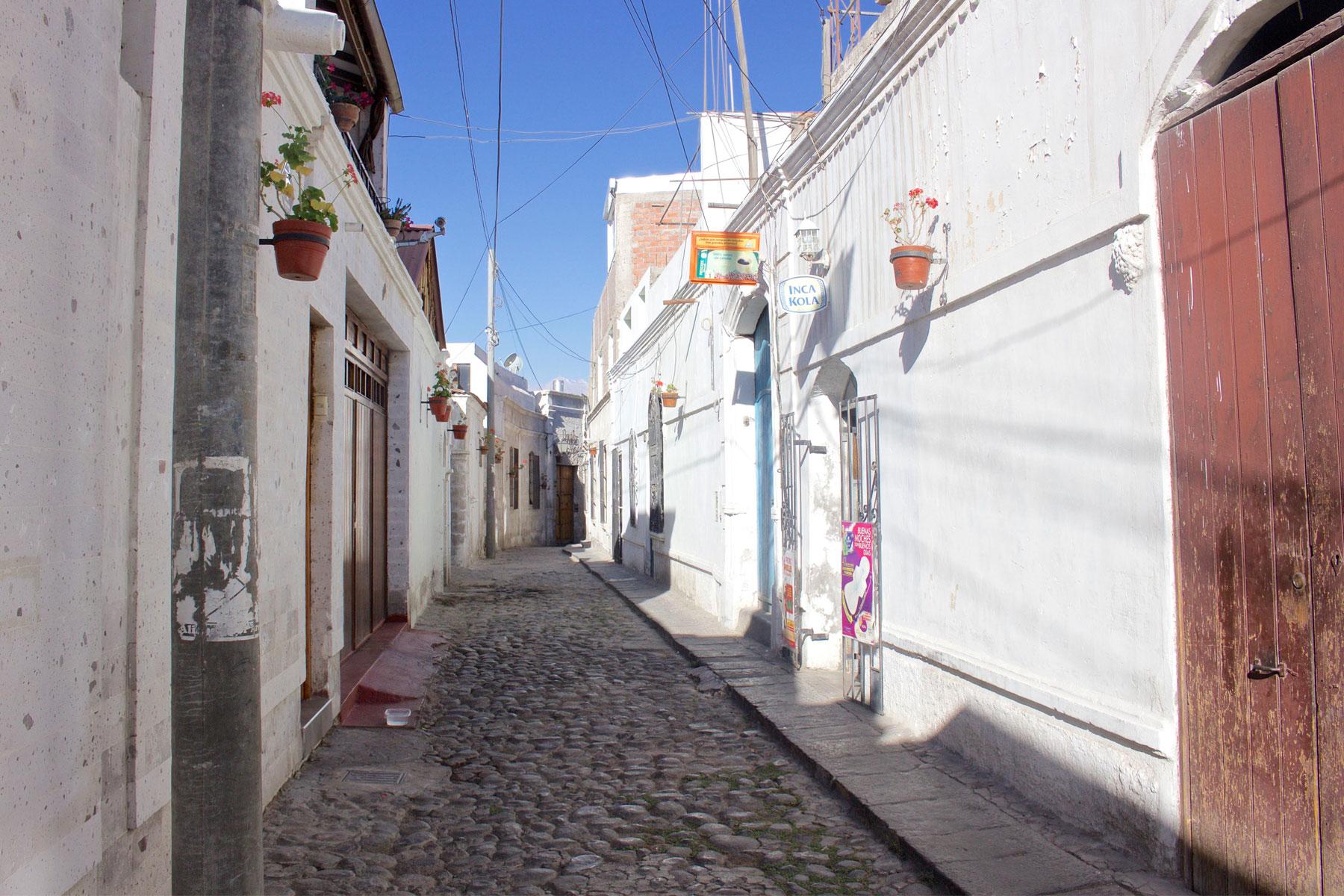 Pretty-Peru-19-Yanahuata-Street