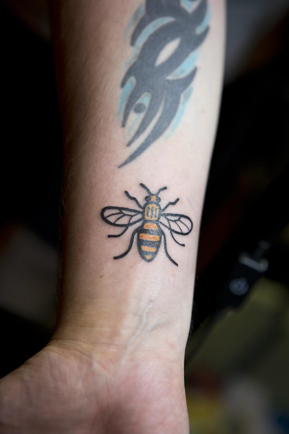 Ariana Grande Gets Bee Tattoo to Remember Manchester Victims