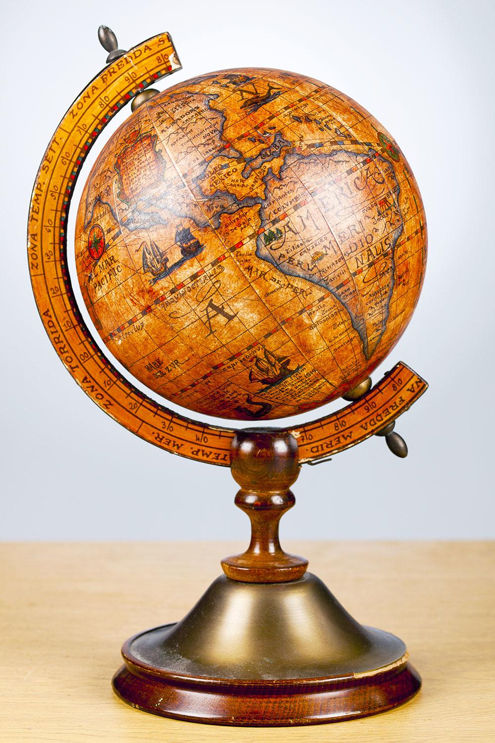 Extravagant-Travel-Gifts-Vintage-Globe