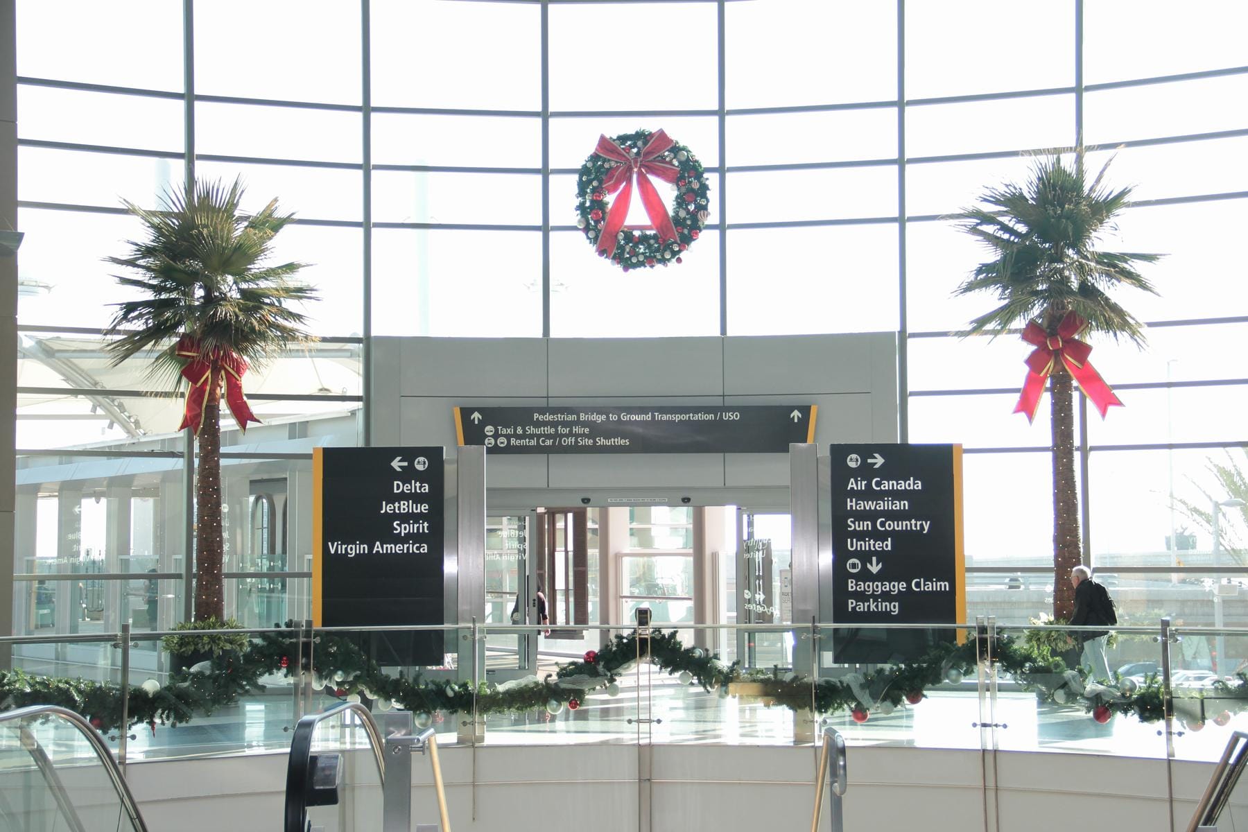 best-airort-decorations-san-diego1
