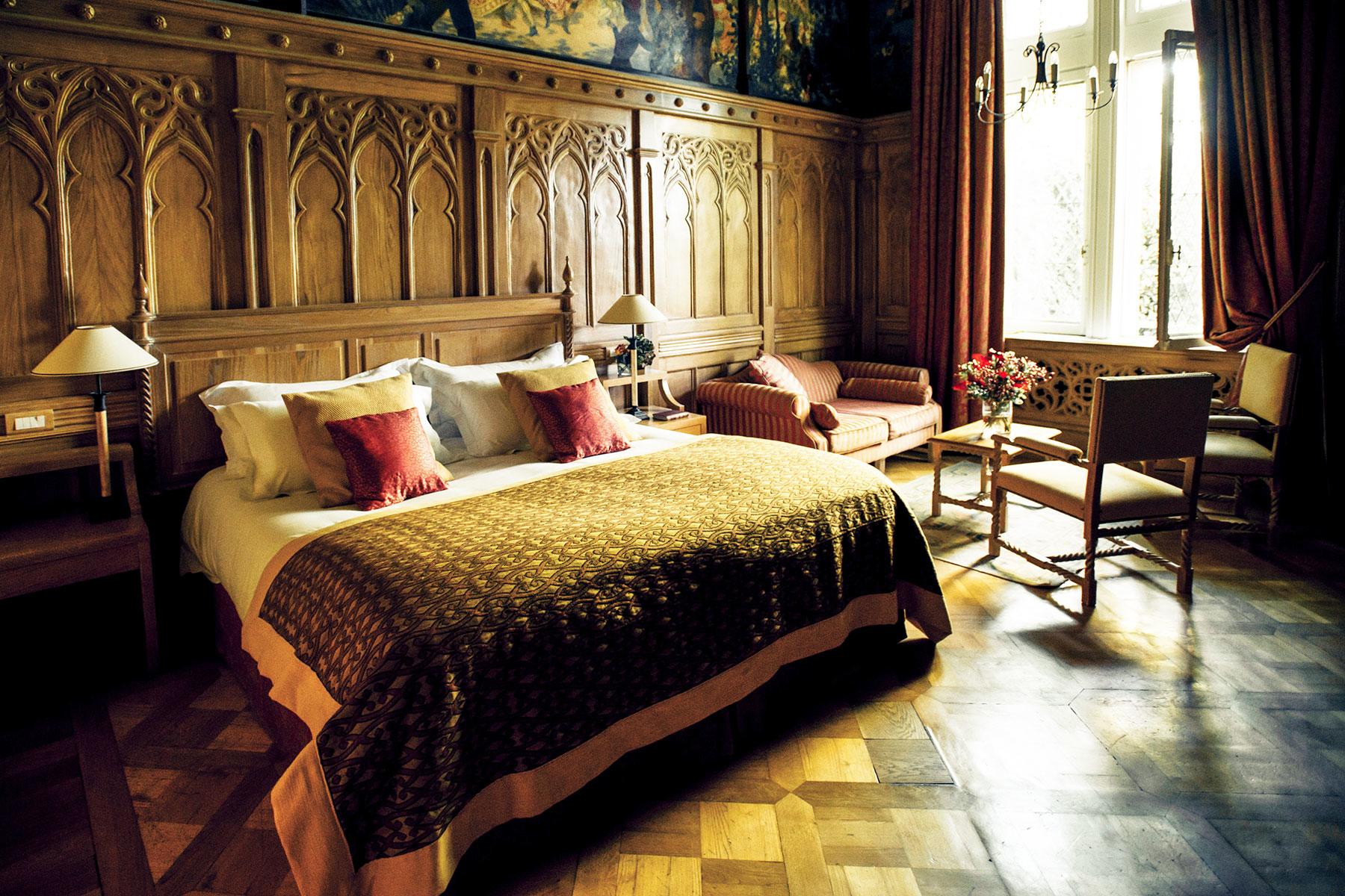 21-Romantic-Castle-Hotels-Hotel-De-La-Cite-Carcassonne-MGallery-Sofitel-France-02