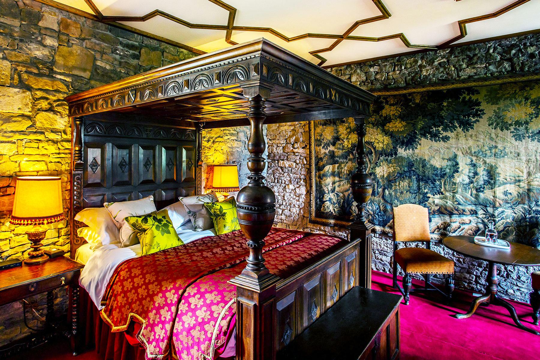21-Romantic-Castle-Hotels-Thornbury-Castle-Hotel-Cotswolds-England-01