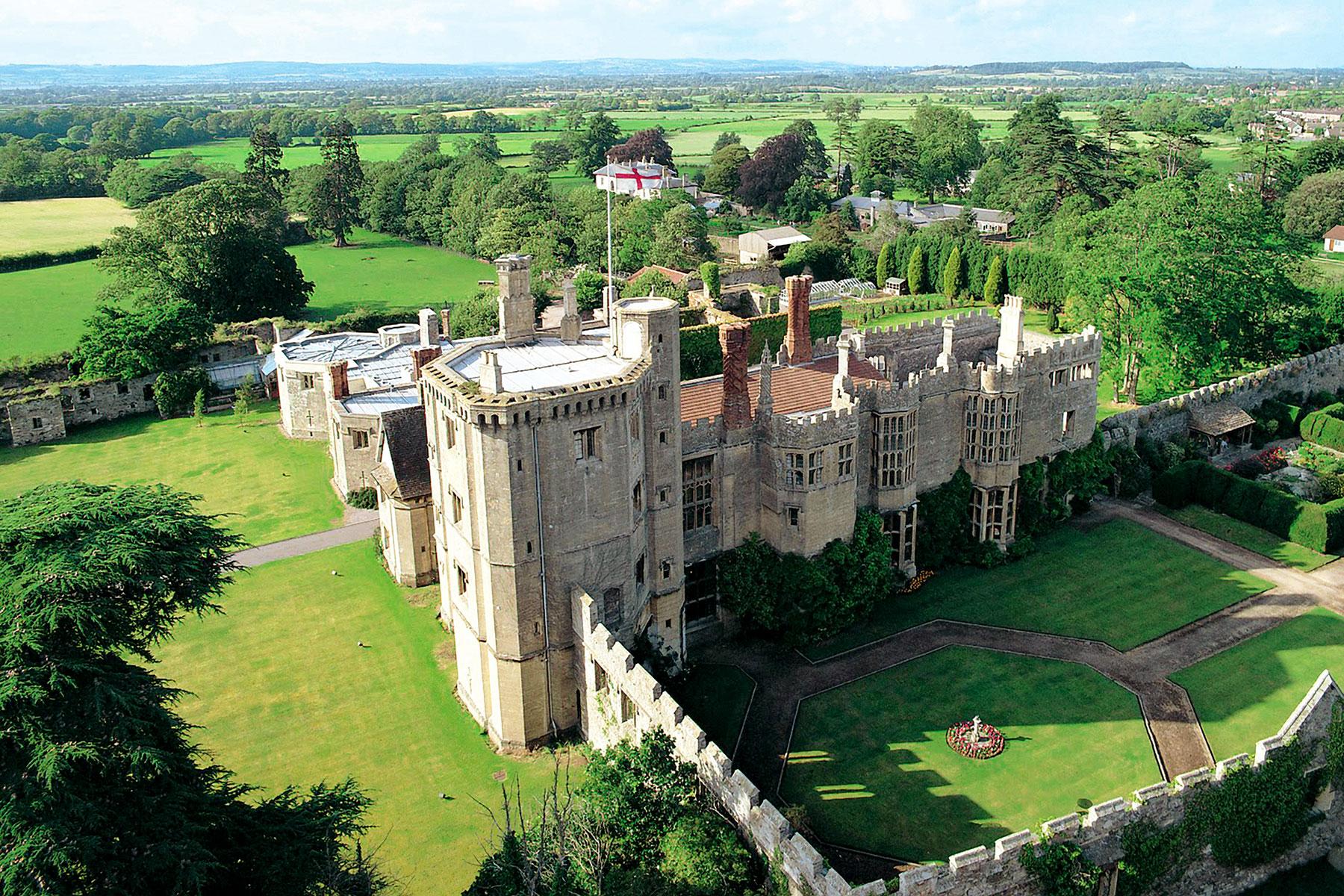 21-Romantic-Castle-Hotels-Thornbury-Castle-Hotel-Cotswolds-England-03
