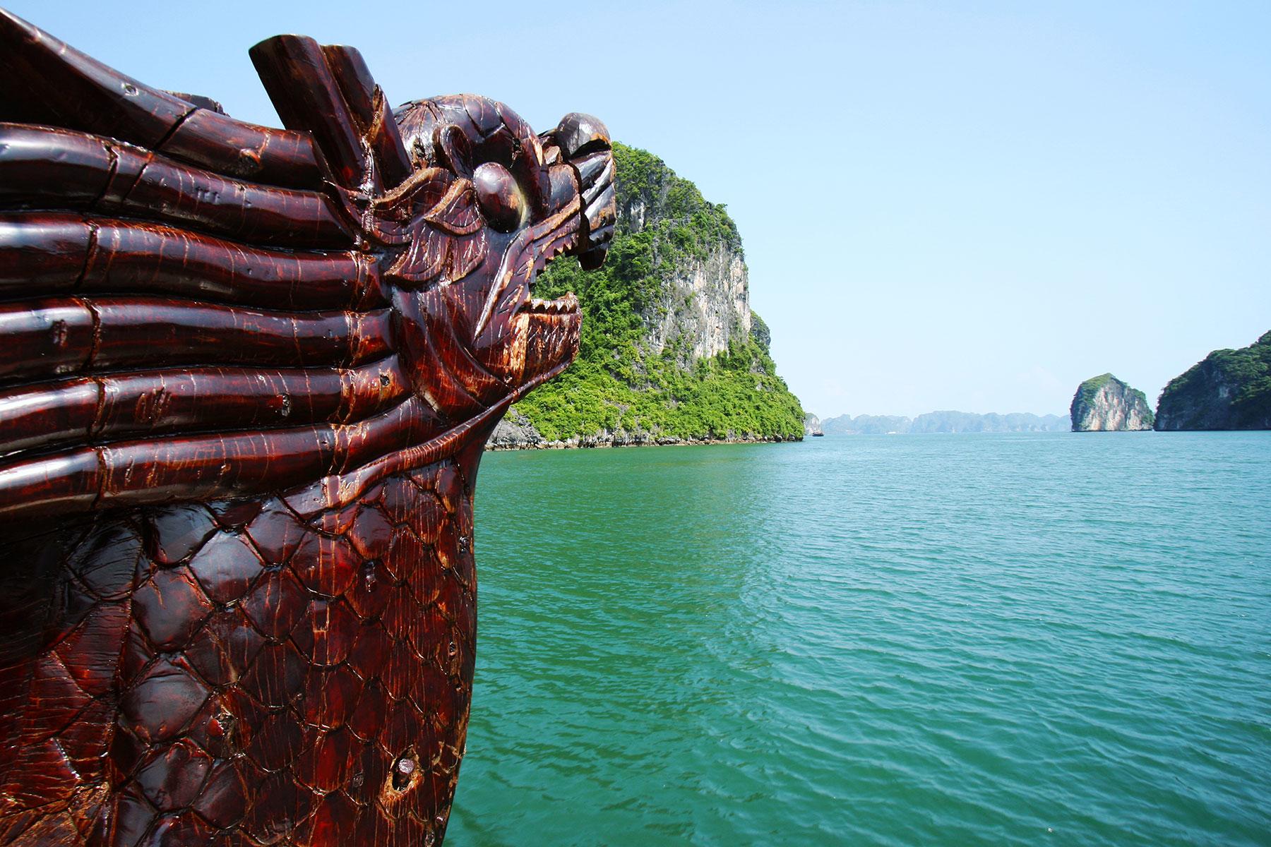 Go-Dragon-Hunting-Vietnam-Halong-Bay