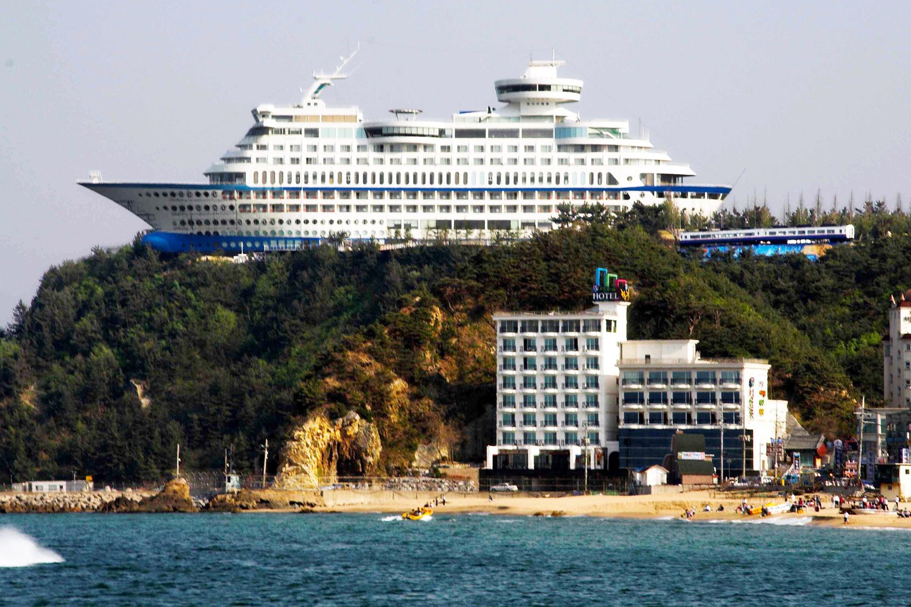 Quirky-South-Korea-Sun-Cruise-Resort