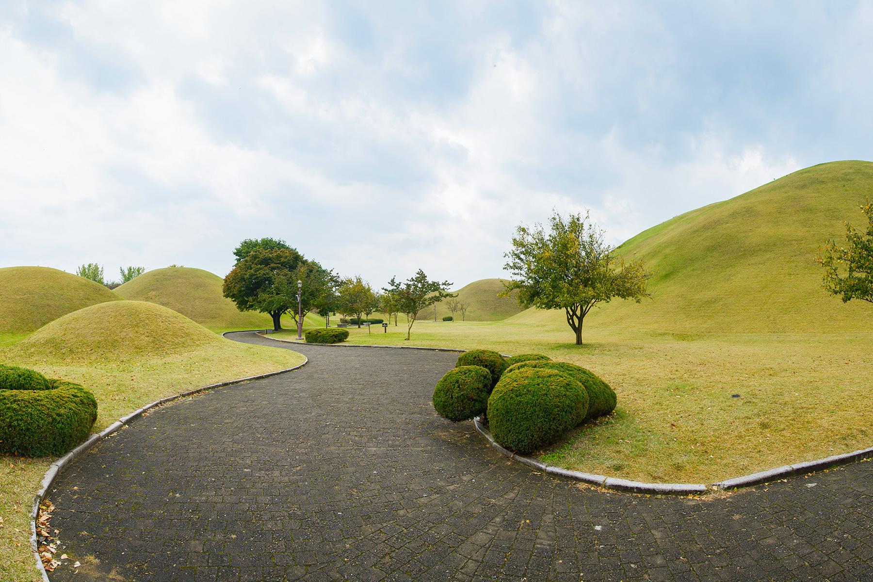 Quirky-South-Korea-Tumuli-Park