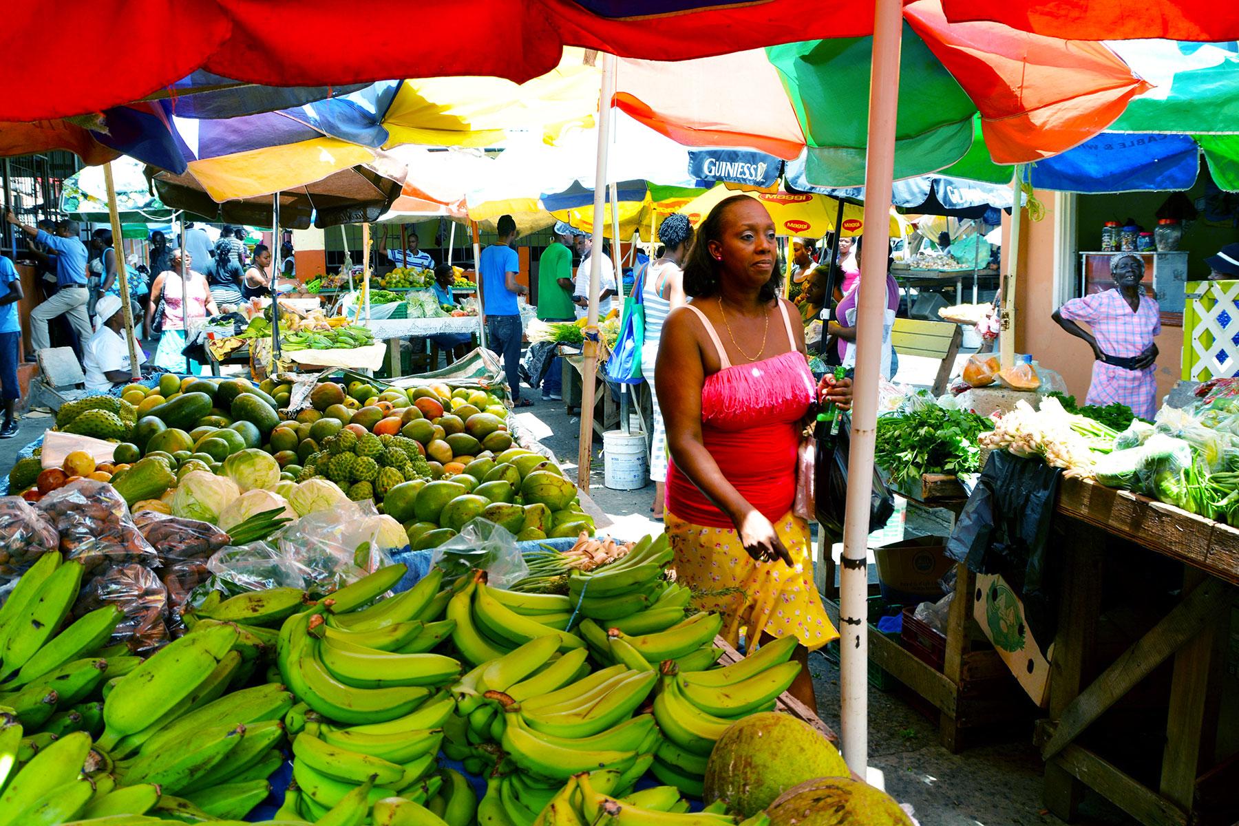 Ultimate-Things-To-Do-St-Lucia-Buy-Spices-And-Crafts-Sunday-Market