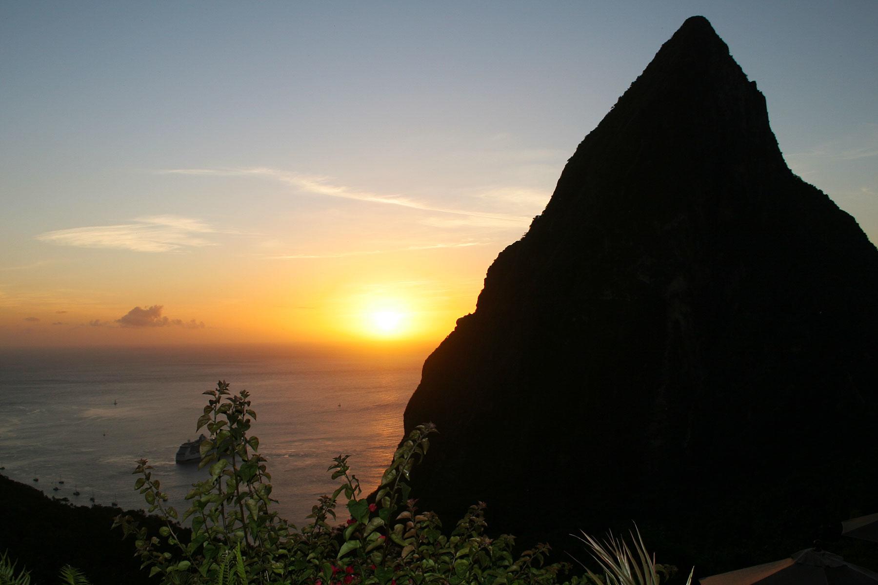 Ultimate-Things-To-Do-St-Lucia-Watch-Sunset-Behind-Pitons