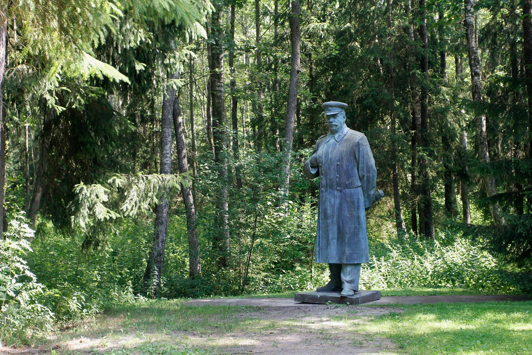 Abandoned-Soviet-Monuments-Stalin-World-3